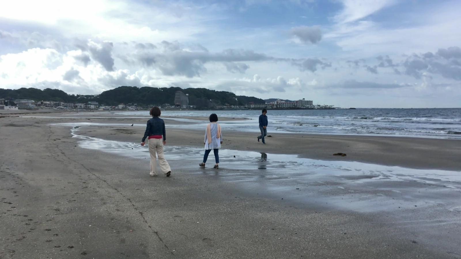 歩く瞑想-由比ガ浜_edited.jpg