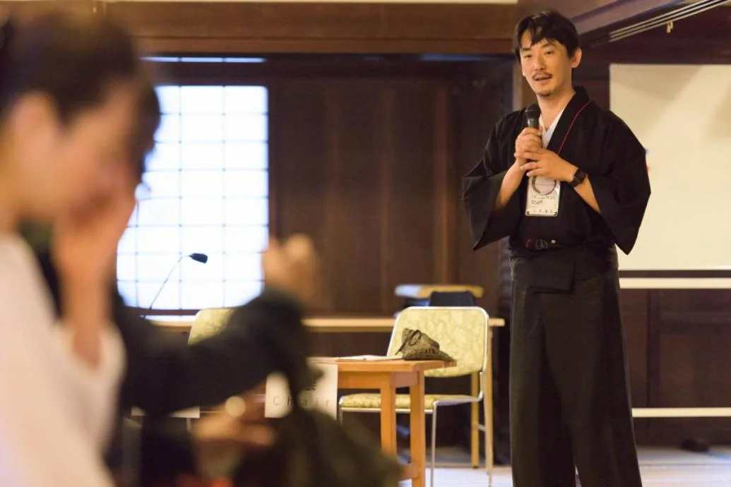 Kouji Miki speaking at a Zen2.0 gathering